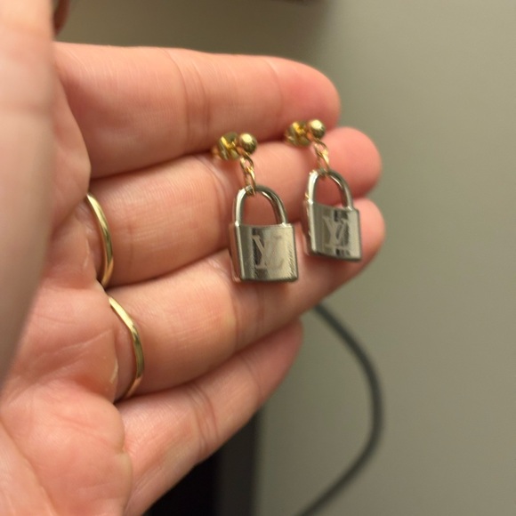 LV silver and gold Earrings - Picture 6 of 7